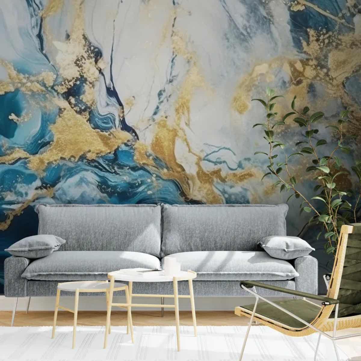 Salon lumineux avec papier peint effet marbre adapte piece humide