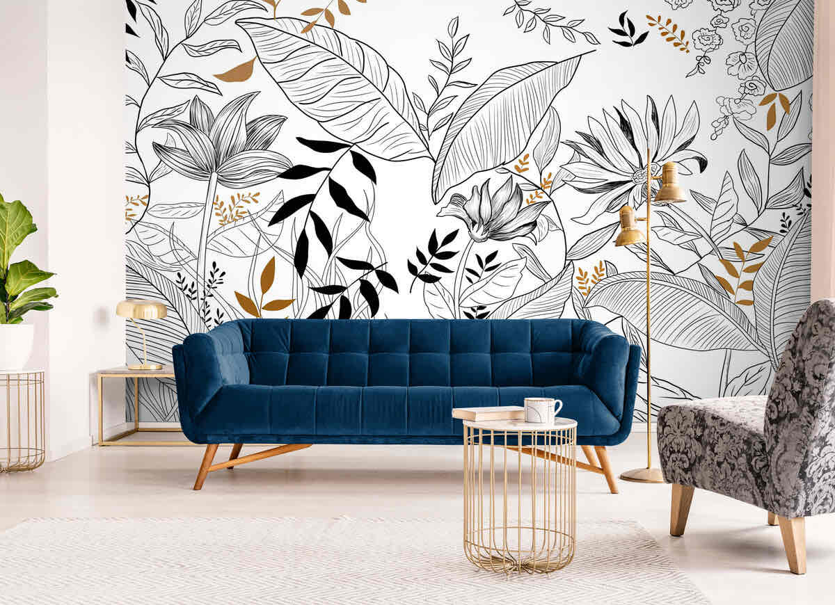 Salon scandinave lumineux avec papier peint feuillage noir, blanc et doré