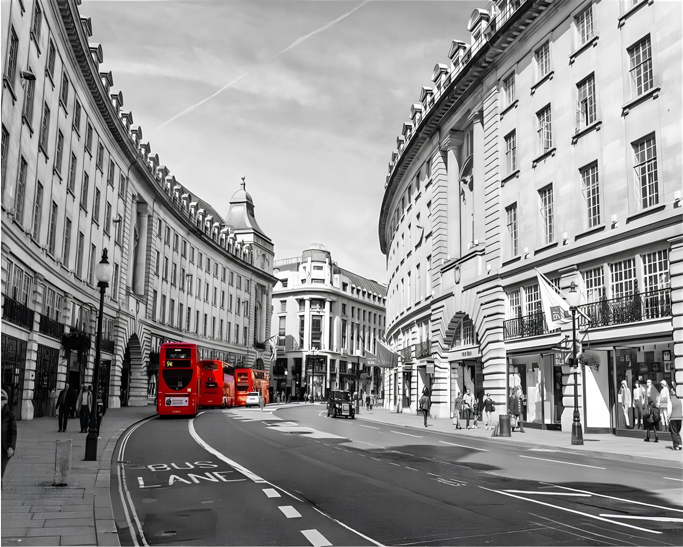 Papier‎ peint‎ panoramique‎ bus‎ rouges‎ dans‎ une‎ rue‎ noir‎ et‎ blanc