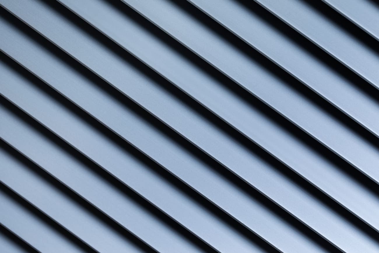 Papier‎ peint‎ 3D‎ lignes‎ métalliques