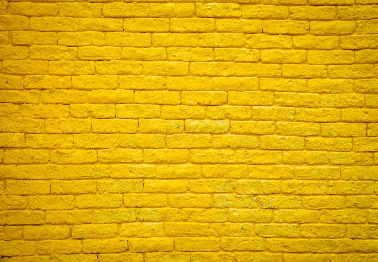 Papier‎ peint‎ brique‎ jaune
