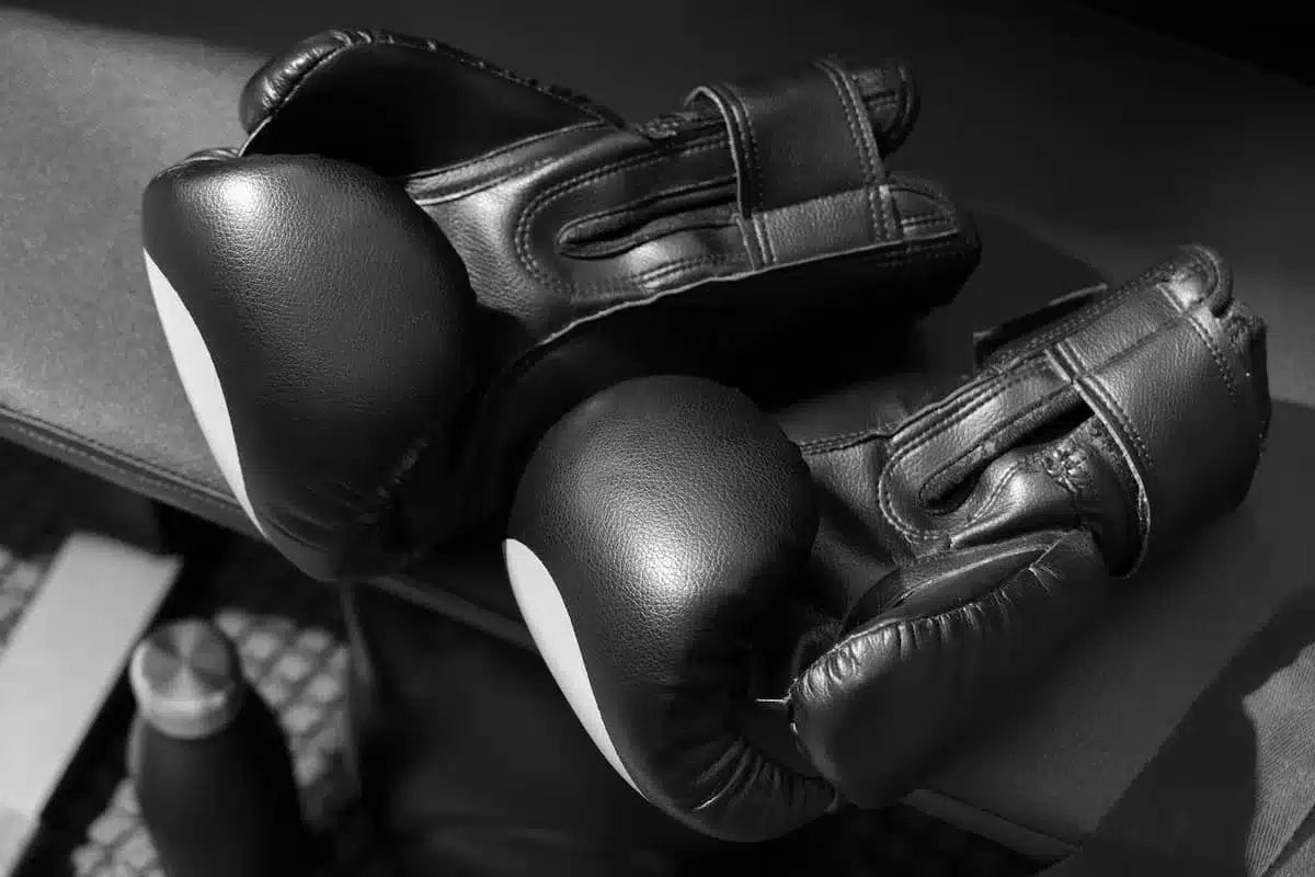 Papier‎ peint‎ noir‎ et‎ blanc‎ gants‎ de‎ boxe